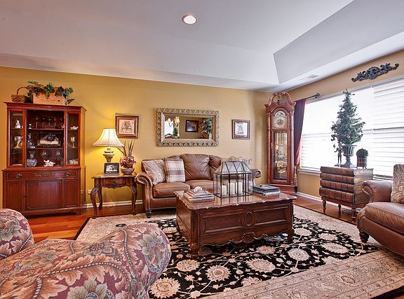 4th image of 1942 Crenshaw Cir #1942