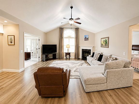 3rd image of 76 Mountain Meadow Cir