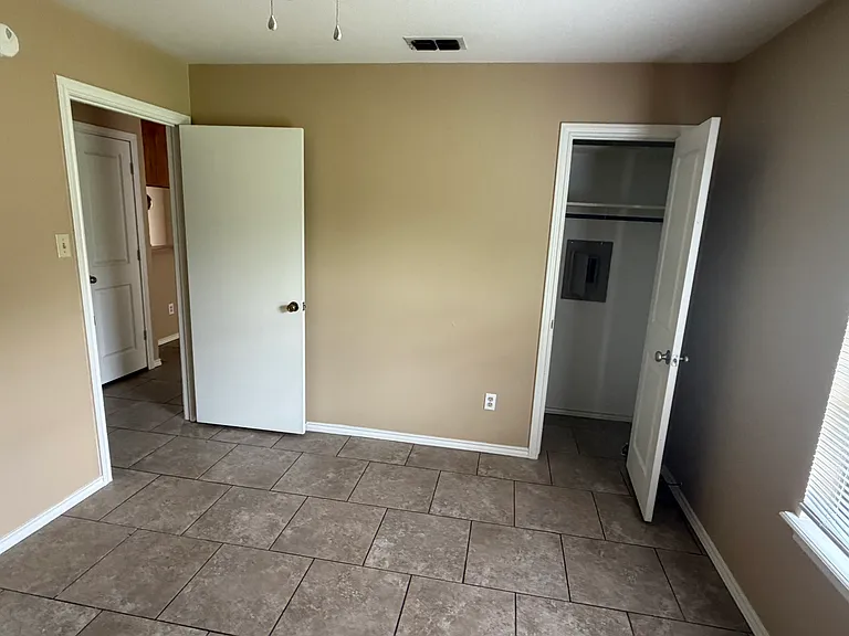 5056 Oak Hill Dr — Photo 16