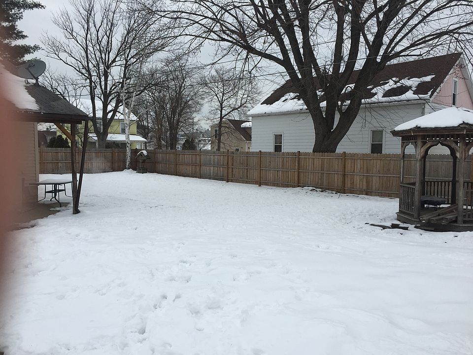 2nd image of 2287 Royal Ave