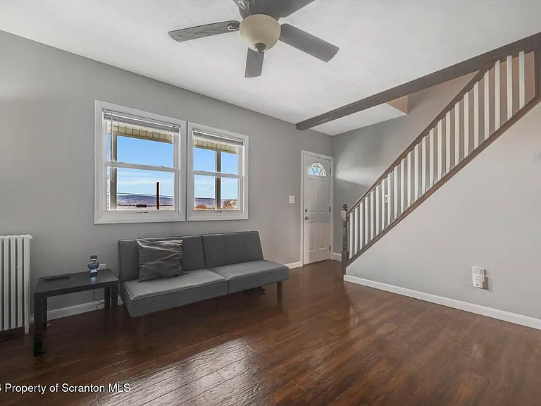 2725 Cedar Ave — Photo 17