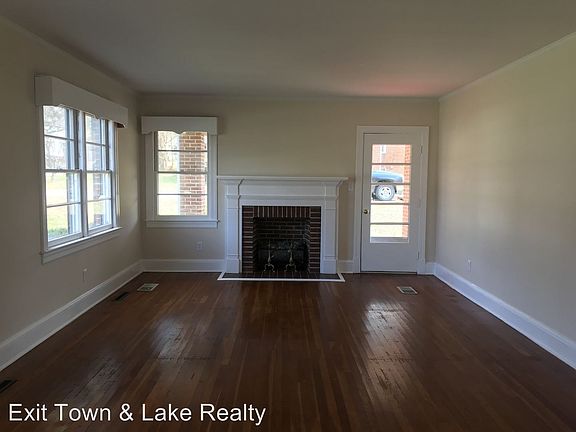 2nd image of 206 College St