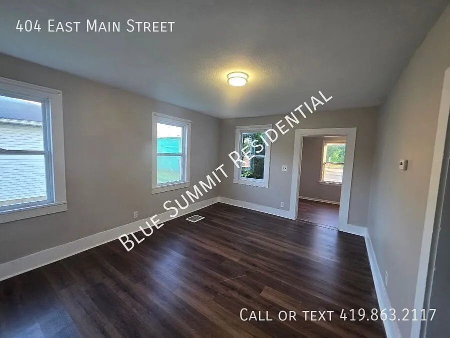 2 Bed, 1 Bath Home with terrace | Crestline, OH — Photo 2