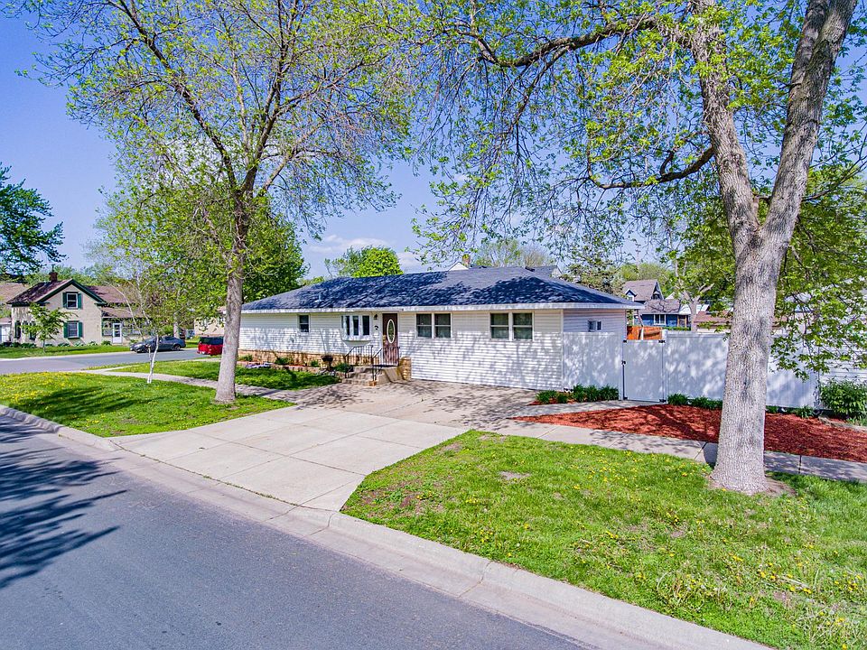 1st image of 240 6th Ave W
