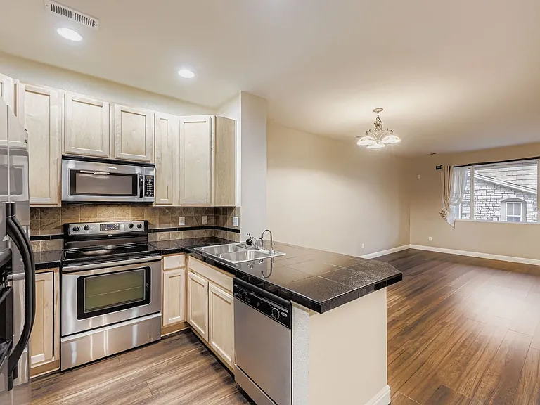 11211 Osage Cir #E — Photo 17