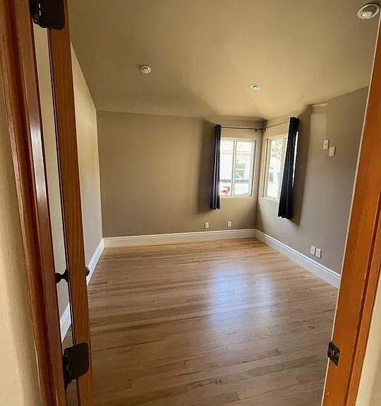 8503 Lilienthal Ave — Photo 16