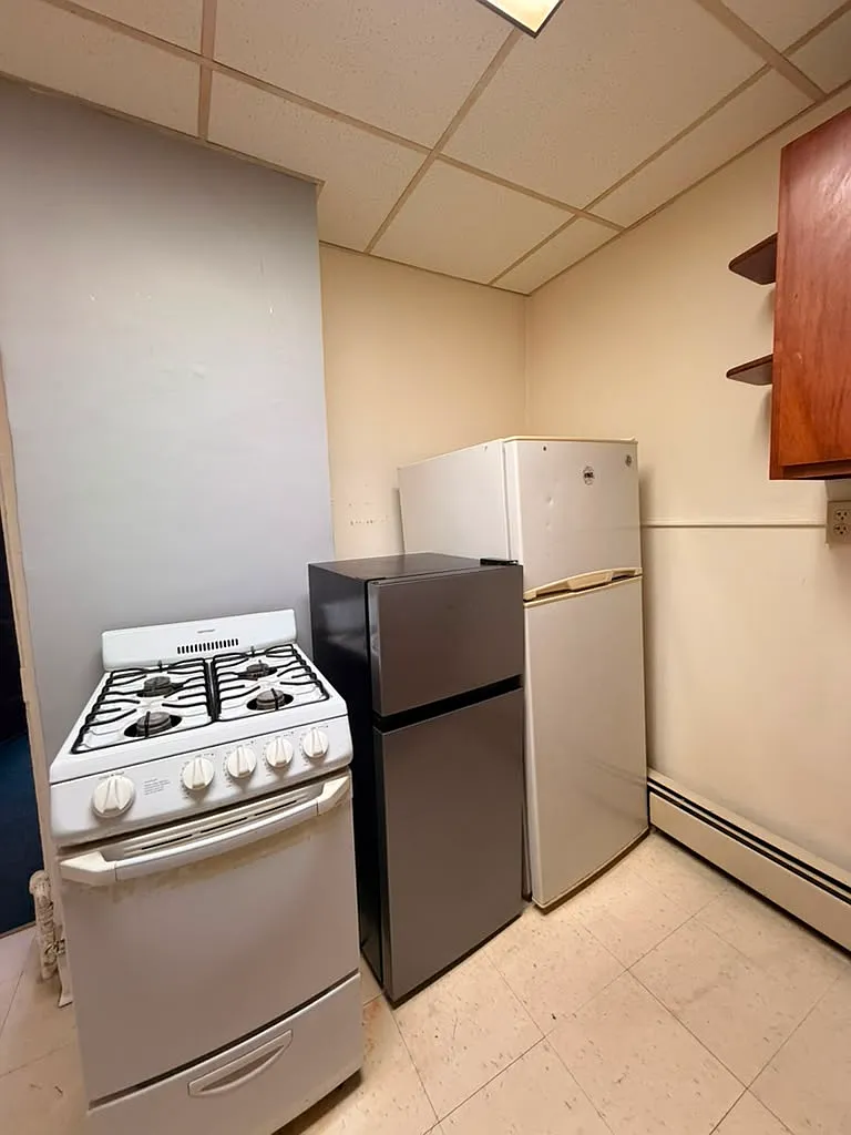2 bed, 700 sqft, $890 — Photo 2