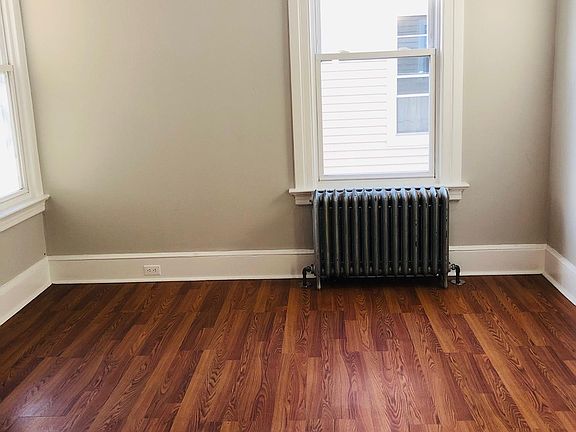 5th image of 903 Elm St #2
