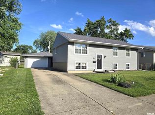 1704 Heisel Ave, Pekin, IL 61554