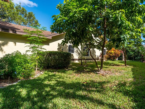4th image of 4230 Grovepark Ln