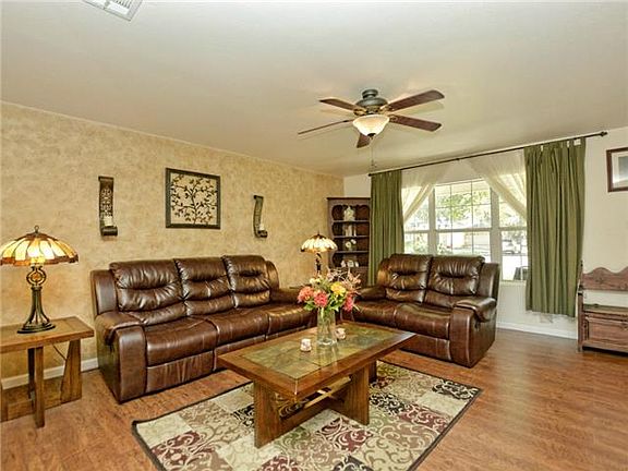 5th image of 1704 Columbine Ln