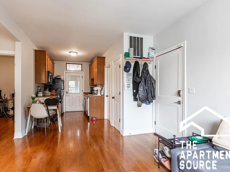 3435 N Lakewood Ave #1 — Photo 4