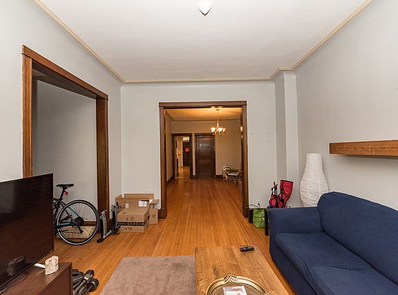4th image of 3727 N Lakewood Ave #1