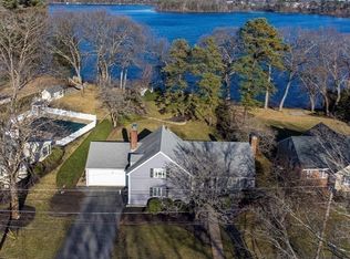 84 Locksley Rd, Lynnfield, MA 01940