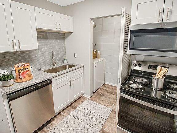 2nd image of 1035 Ridgewood Dr #3143787