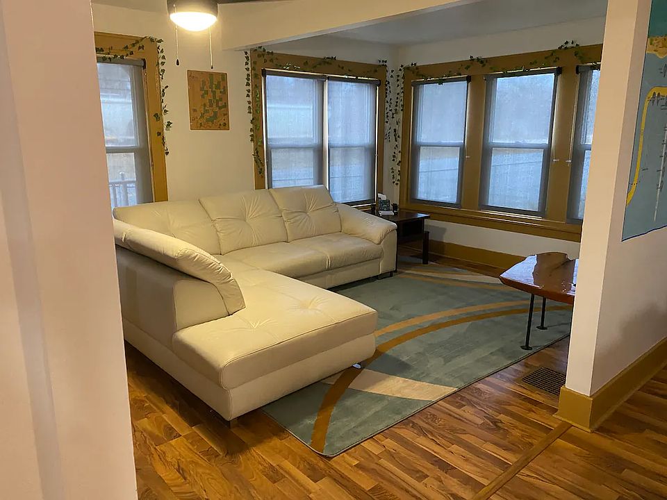 Living room w/ 50" Smart TV & Sleeper sofa!