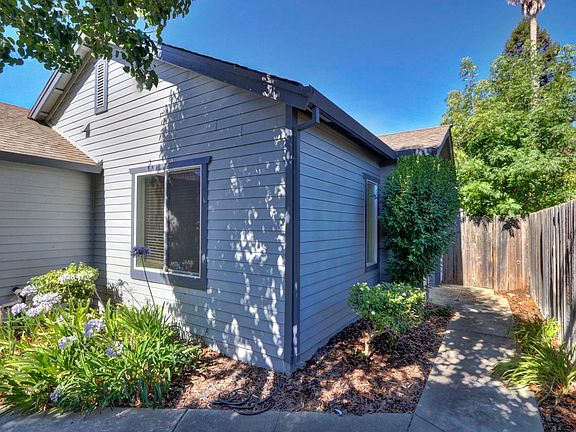 2nd image of 6454 Laguna Mirage Ln