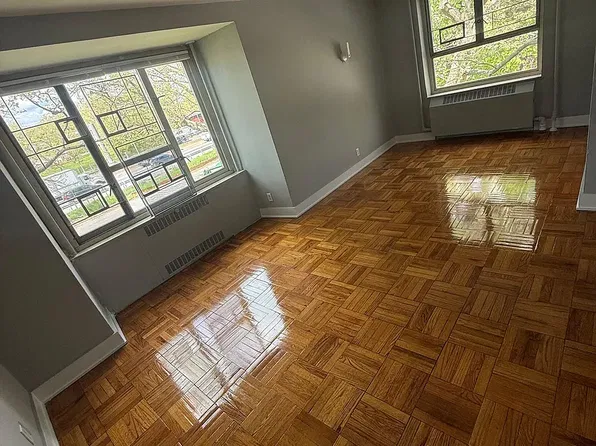 73-03 197th St #3C, Fresh Meadows, NY 11366