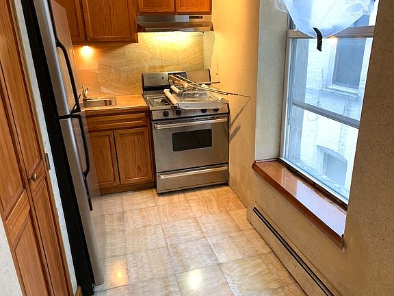 4th image of 797 Lincoln Pl #A