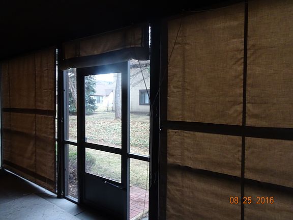 Screened patio room