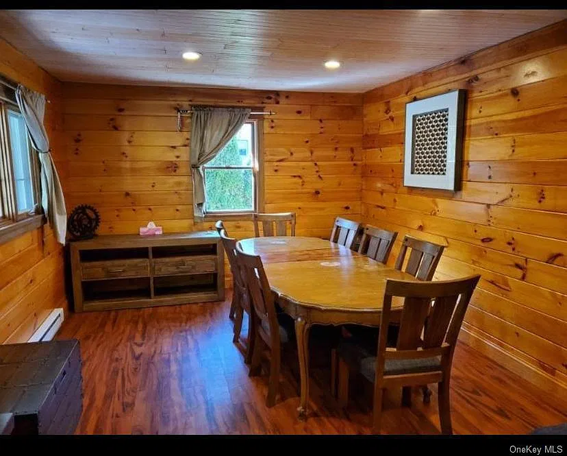 5 bed, 2.0 bath, 1500 sqft, $2,500 — Photo 2