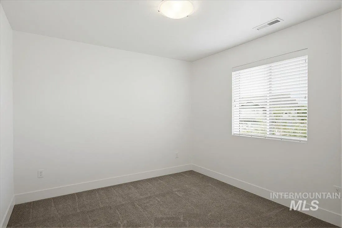 3 bed, 2.5 bath, 1900 sqft, $2,700 — Photo 4