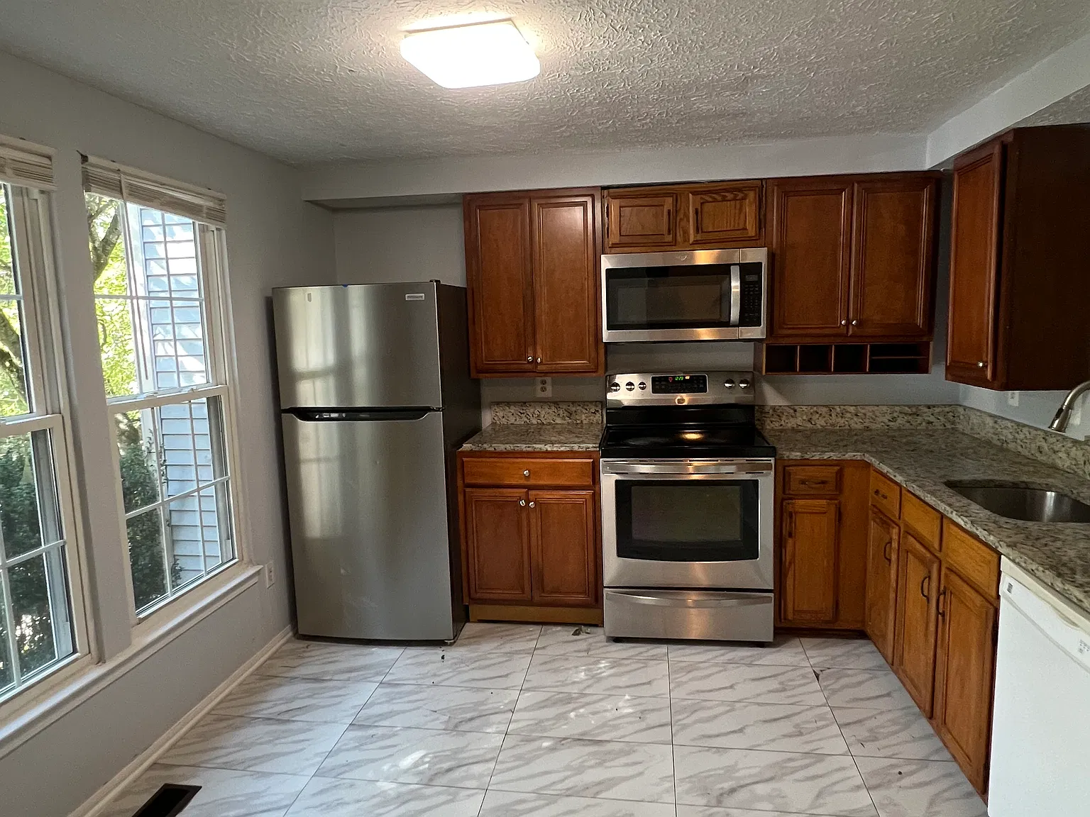 4 bed, 2.5 bath, 1550 sqft, $2,885 — Photo 2