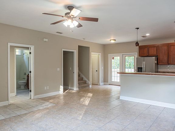 3rd image of 907 Buena Vista Dr
