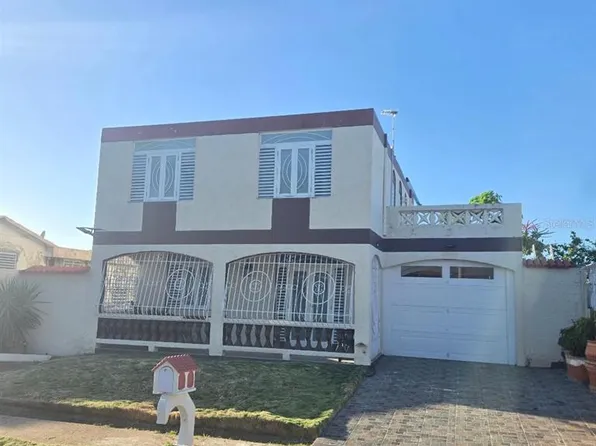 92 Levittown Lakes Calle Domingo Delgado, Toa Baja, PR 00949