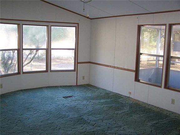 4th image of 31524 Spruce Dr