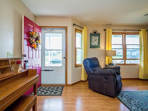 4th image of 605 Sandalwood Dr