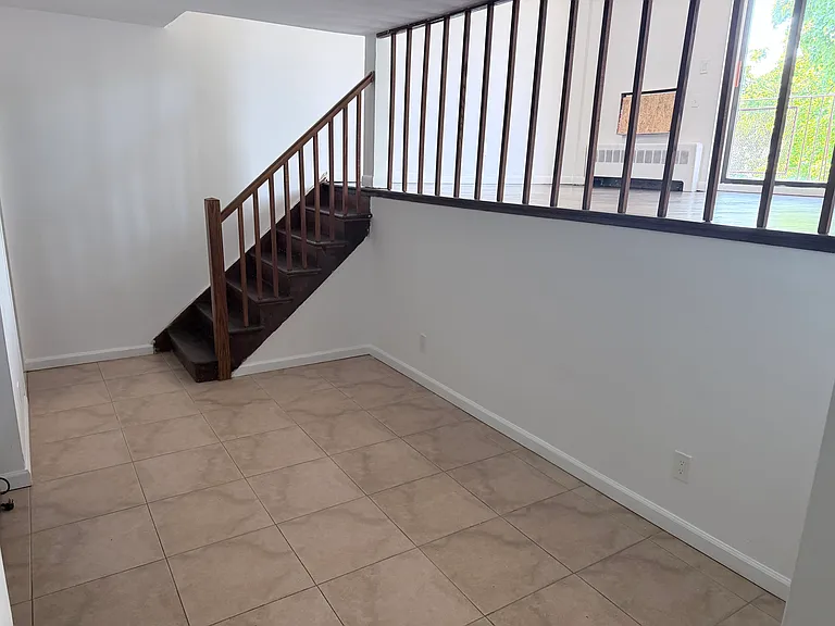 585 N Railroad Ave #2H — Photo 5
