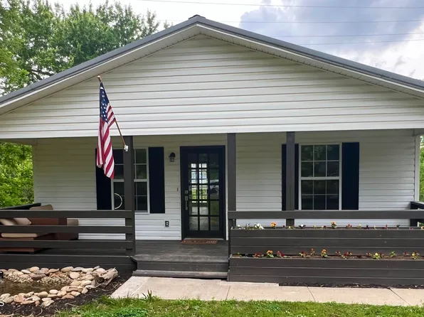702 SW Redwine St, Knoxville, TN 37920