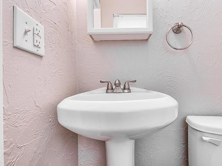 316 Rosewood Dr — Photo 20