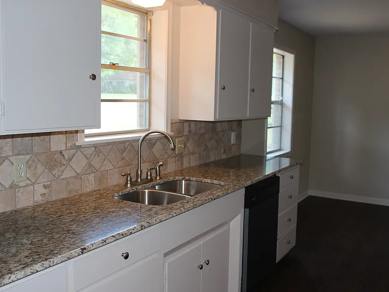 3012 Tower Dr — Photo 6