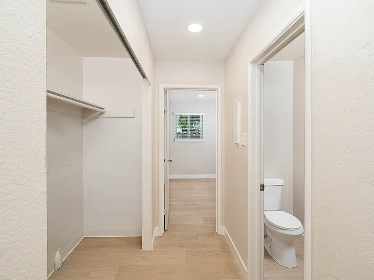 El Camino Duplexes — Photo 36