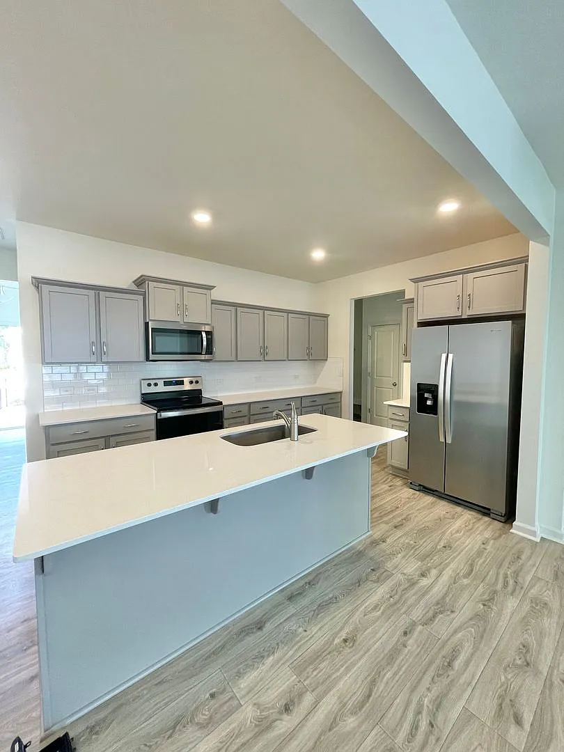 3 Bed, 2.5 Bath Home with Bonus Loft & Private Owner Suite - Available October 4th — Photo 2