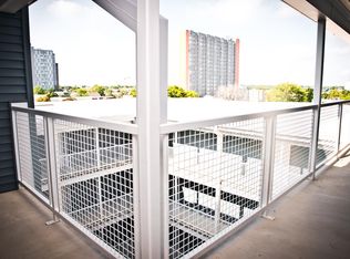 303 S 5th St #402, Champaign, IL 61820