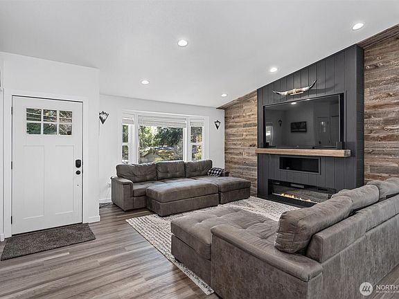 5th image of 20709 108th Street E