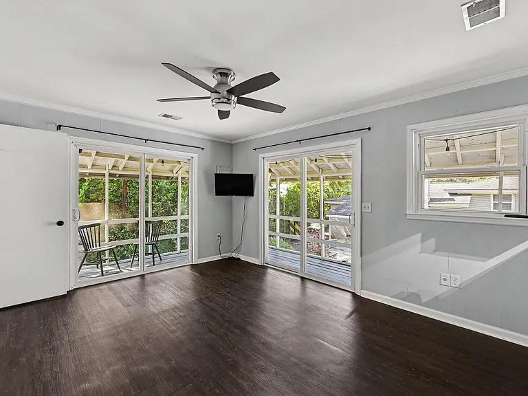 2243 Guerry Ave #B — Photo 2
