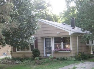 25471 5th St, Grosse Ile, MI 48138