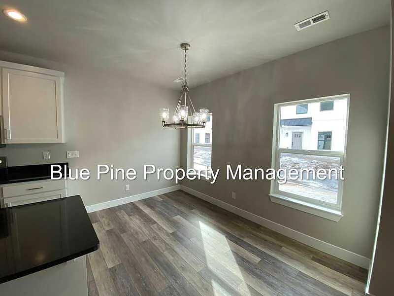 4 bed, 2.5 bath, 1774 sqft, $2,100 — Photo 3