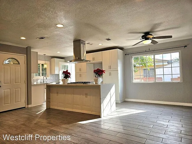 1012 S Baker St — Photo 4
