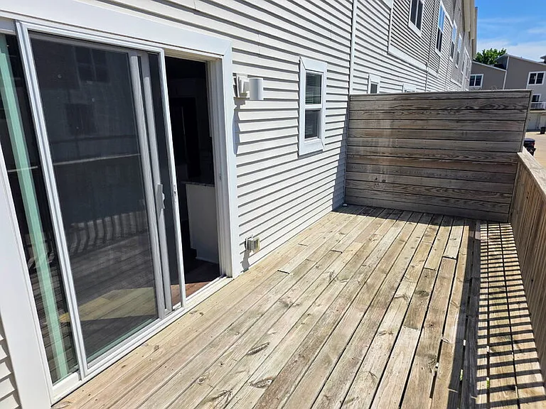301 SE 11th St #706 — Photo 13