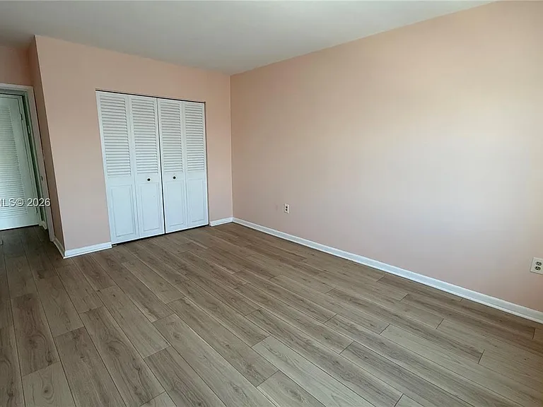 400 Kings Point Dr #316 — Photo 13