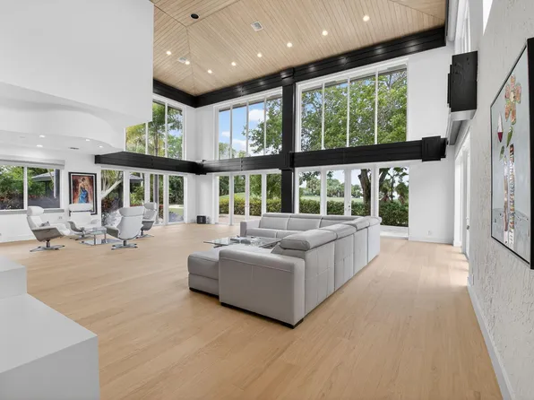 19787 Oakbrook Circle, Boca Raton, FL 33434