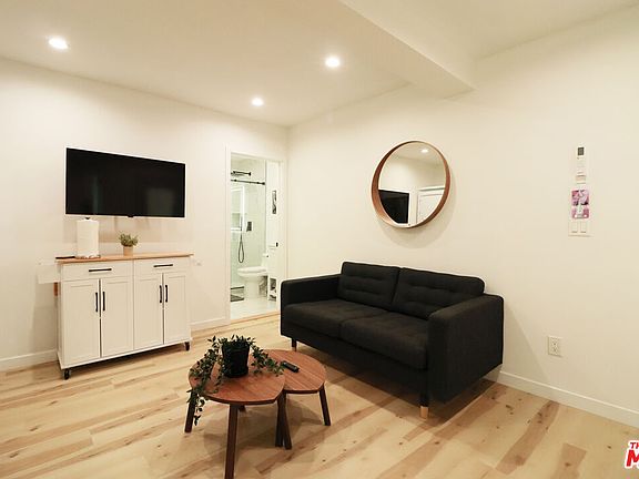4th image of 9040 Phyllis Ave APT C