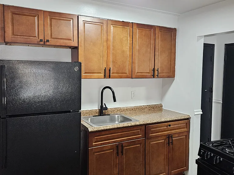 765 Vose Ave #B6 — Photo 9