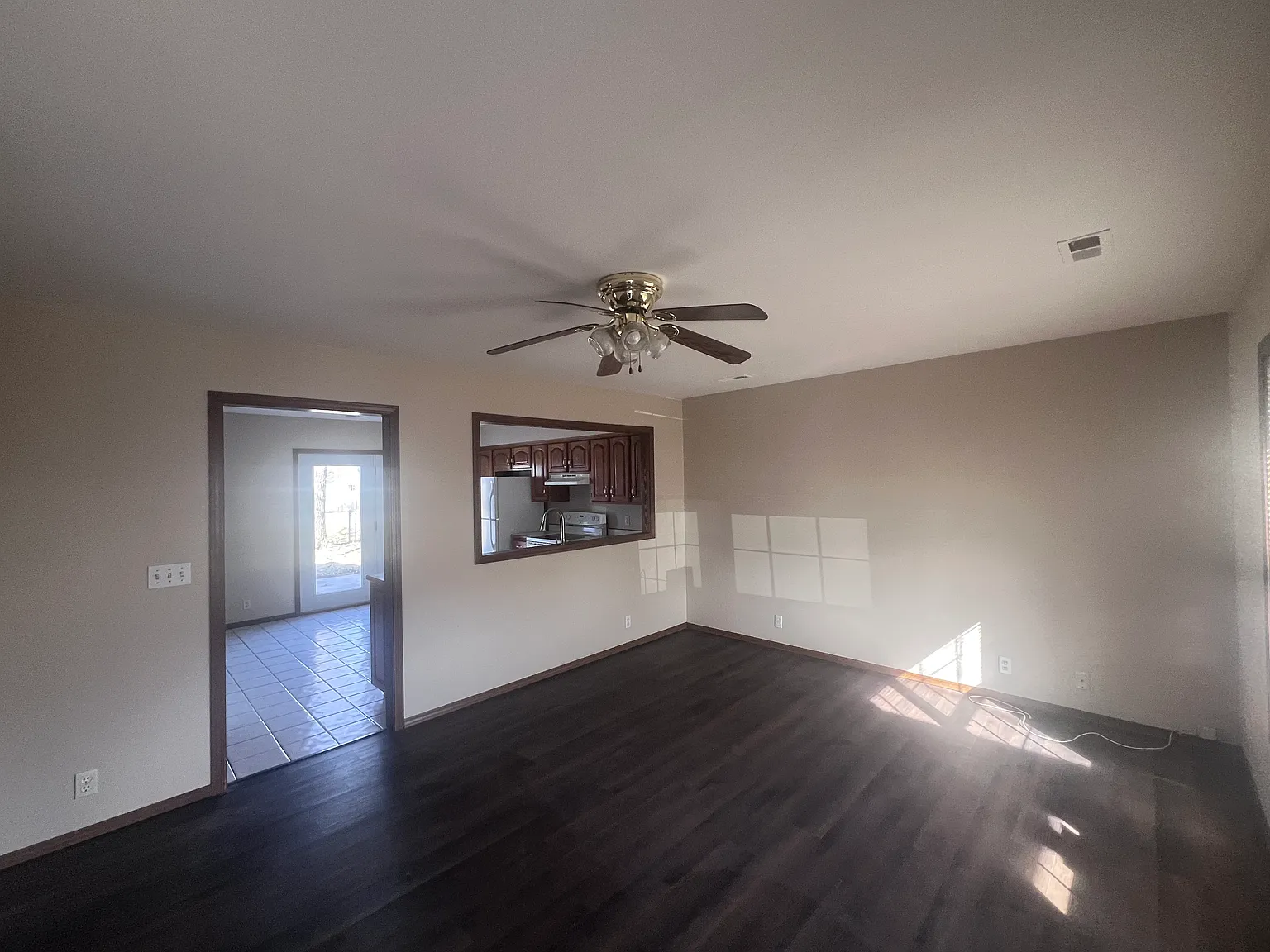 2 bed, 996 sqft, $1,250 — Photo 3