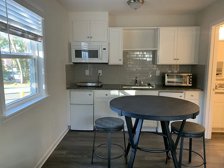 808 College Ave — Photo 3